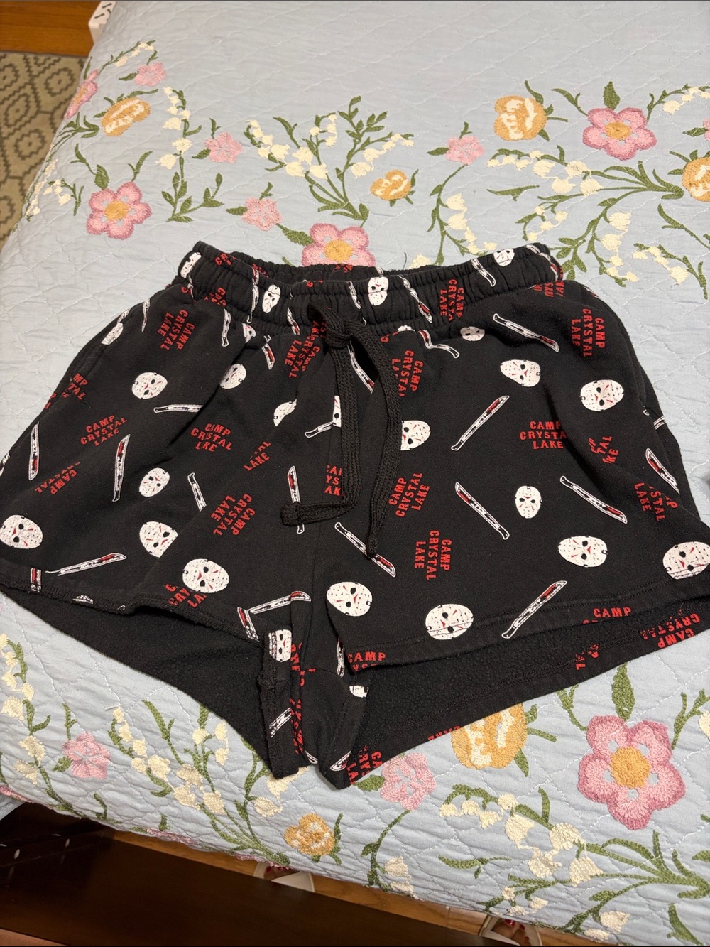 Friday the 13th print body Elastic Waist PreOwned Women’s Shorts Size Large